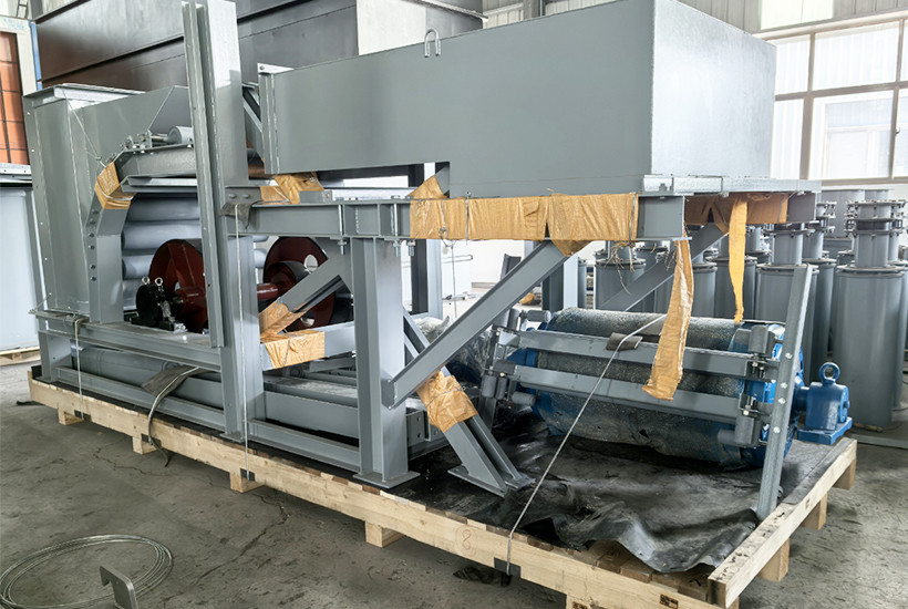 Vertical belt conveyor